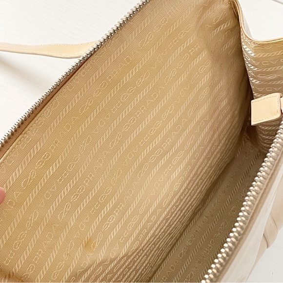 Prada 90s beige Spazzolato leather embossed logo shoulder tote bag - Picture 10 of 14